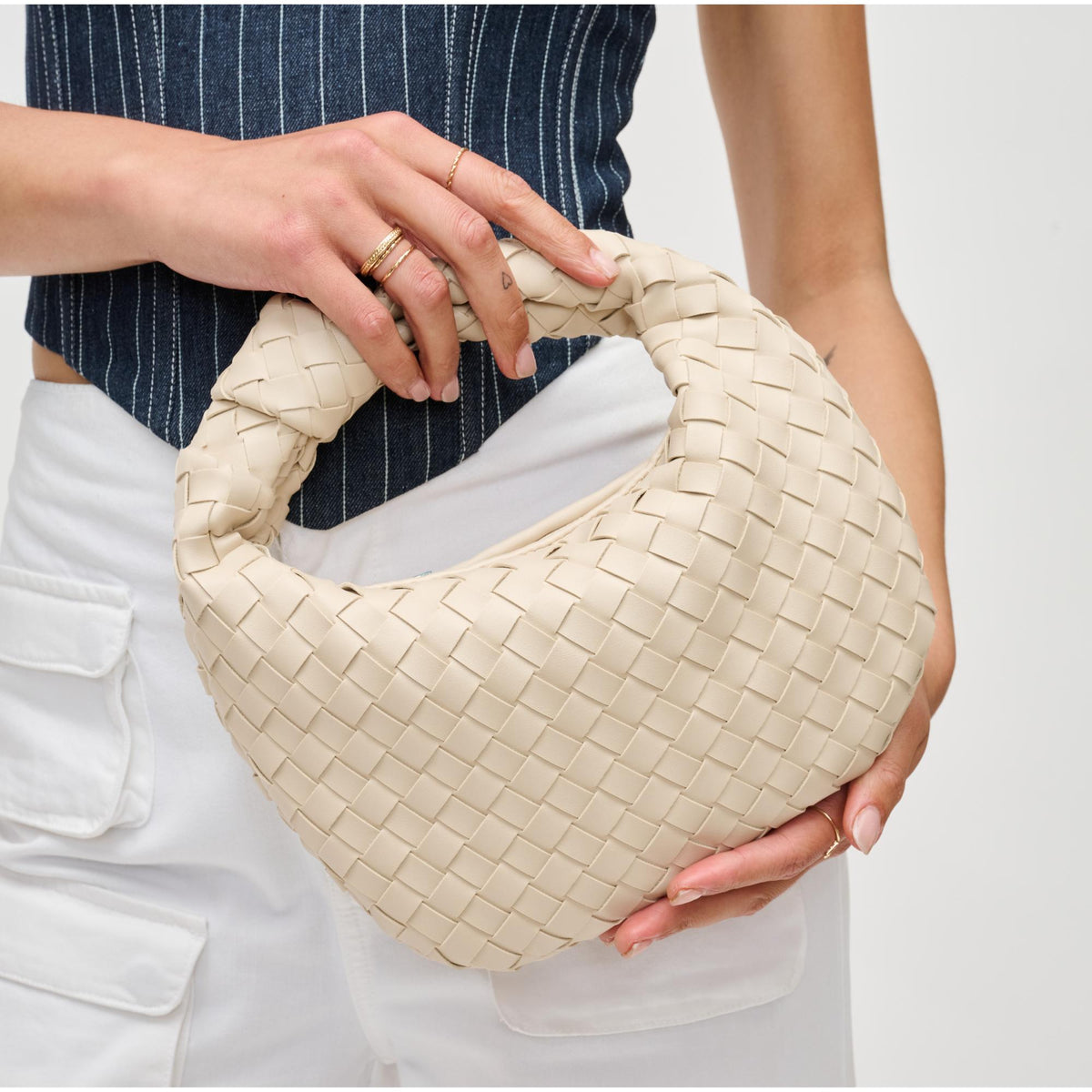 Woman wearing Oatmilk Urban Expressions Tracy - Woven Clutch 840611192929 View 4 | Oatmilk