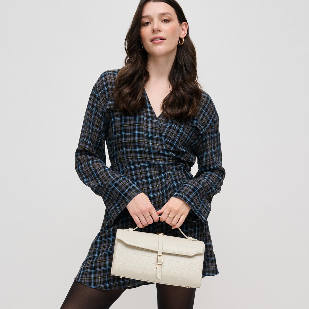 Woman wearing Oatmilk Urban Expressions Juliet Crossbody 840611130341 View 3 | Oatmilk
