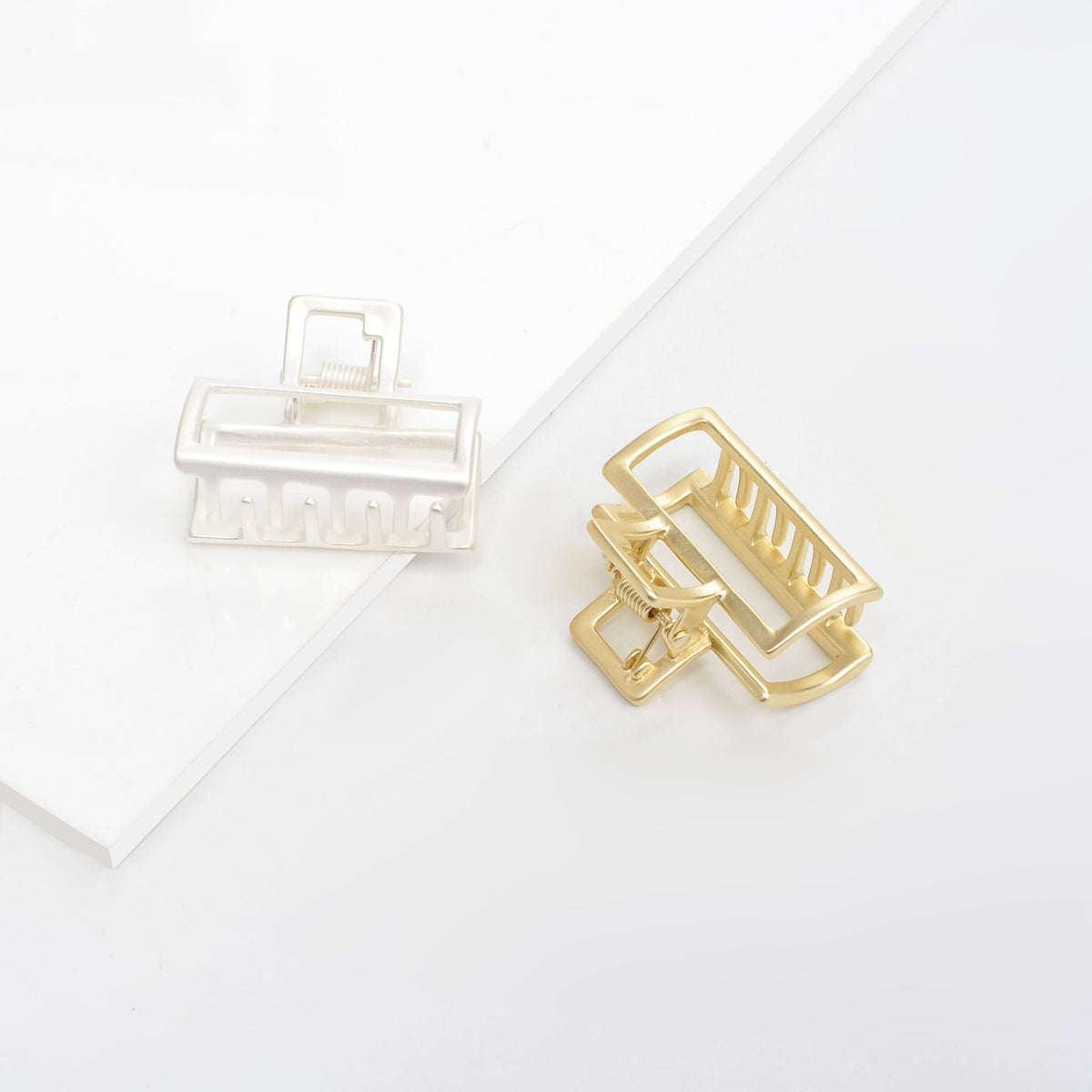 Urban Expressions Simple Metal Claw - 2 Pack Hair Claw 818209014151 View 5 | Matte Gold Matte Silver