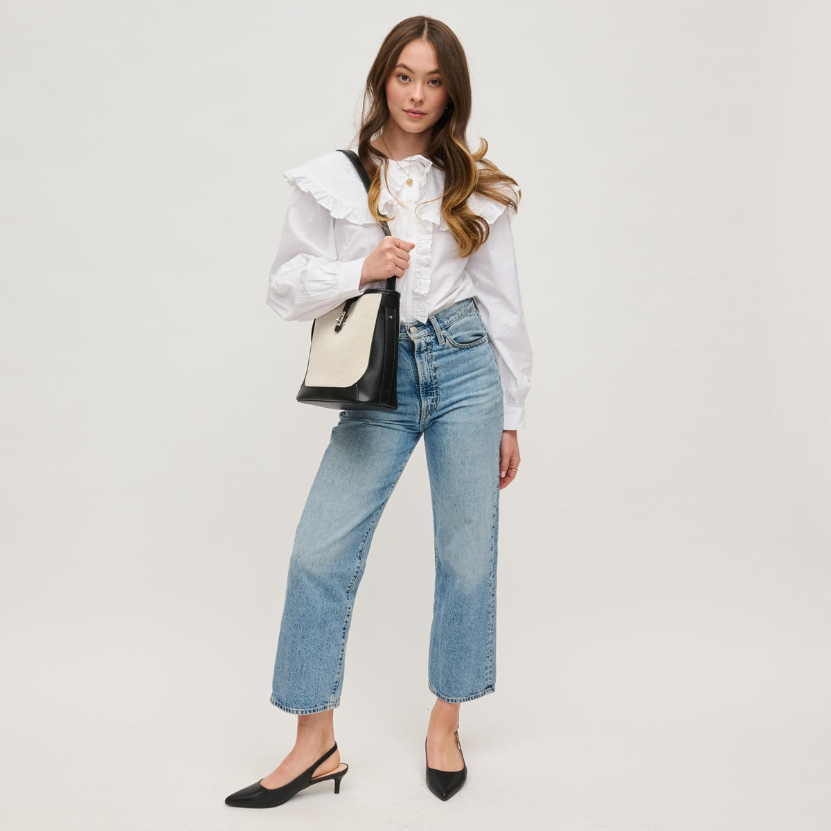 Woman wearing Black Ivory Urban Expressions Mabel Bucket 840611156426 View 4 | Black Ivory