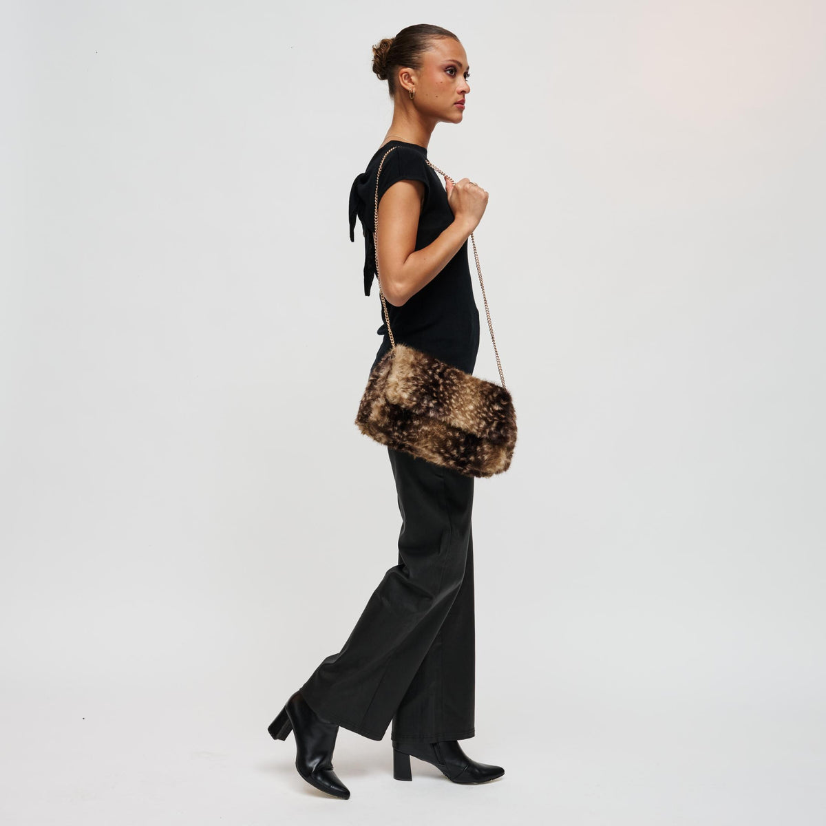 Woman wearing Brown Urban Expressions Rhianna Crossbody 840504213922 View 4 | Brown