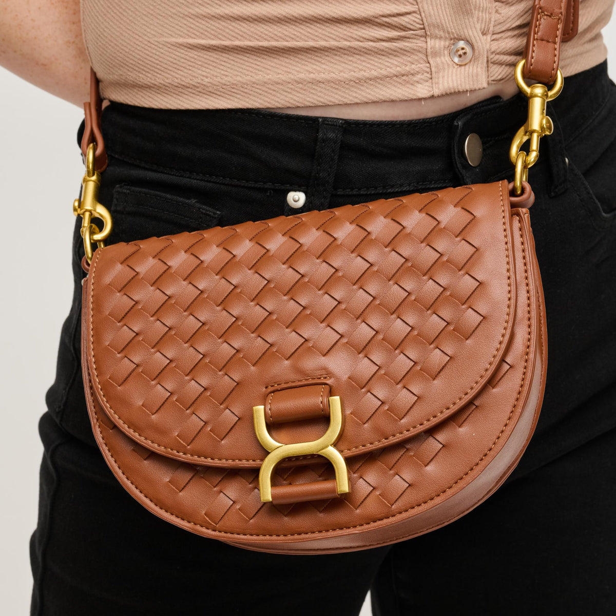 Woman wearing Light Chocolate Urban Expressions Alise Crossbody 840611143402 View 4 | Light Chocolate