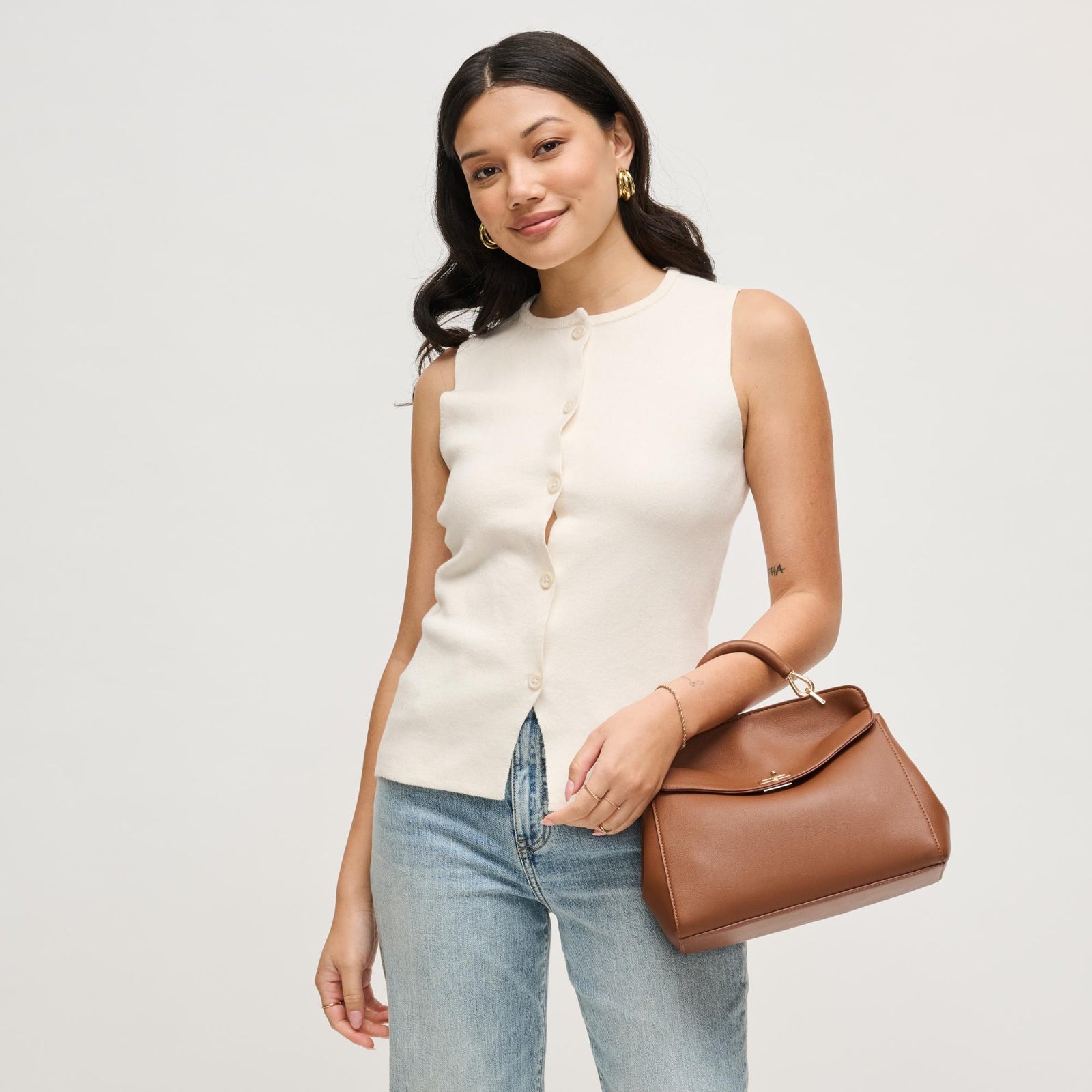 Woman wearing Black Urban Expressions Liza Crossbody 840504208256 View 1 | Black