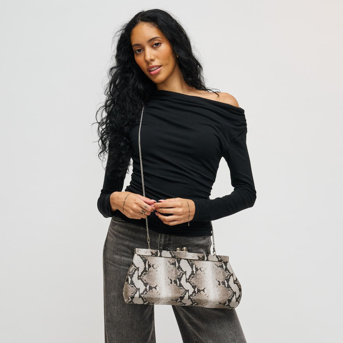 Woman wearing Grey Multi Urban Expressions Joplin - Kisslock Clutch 840504200762 View 4 | Grey Multi