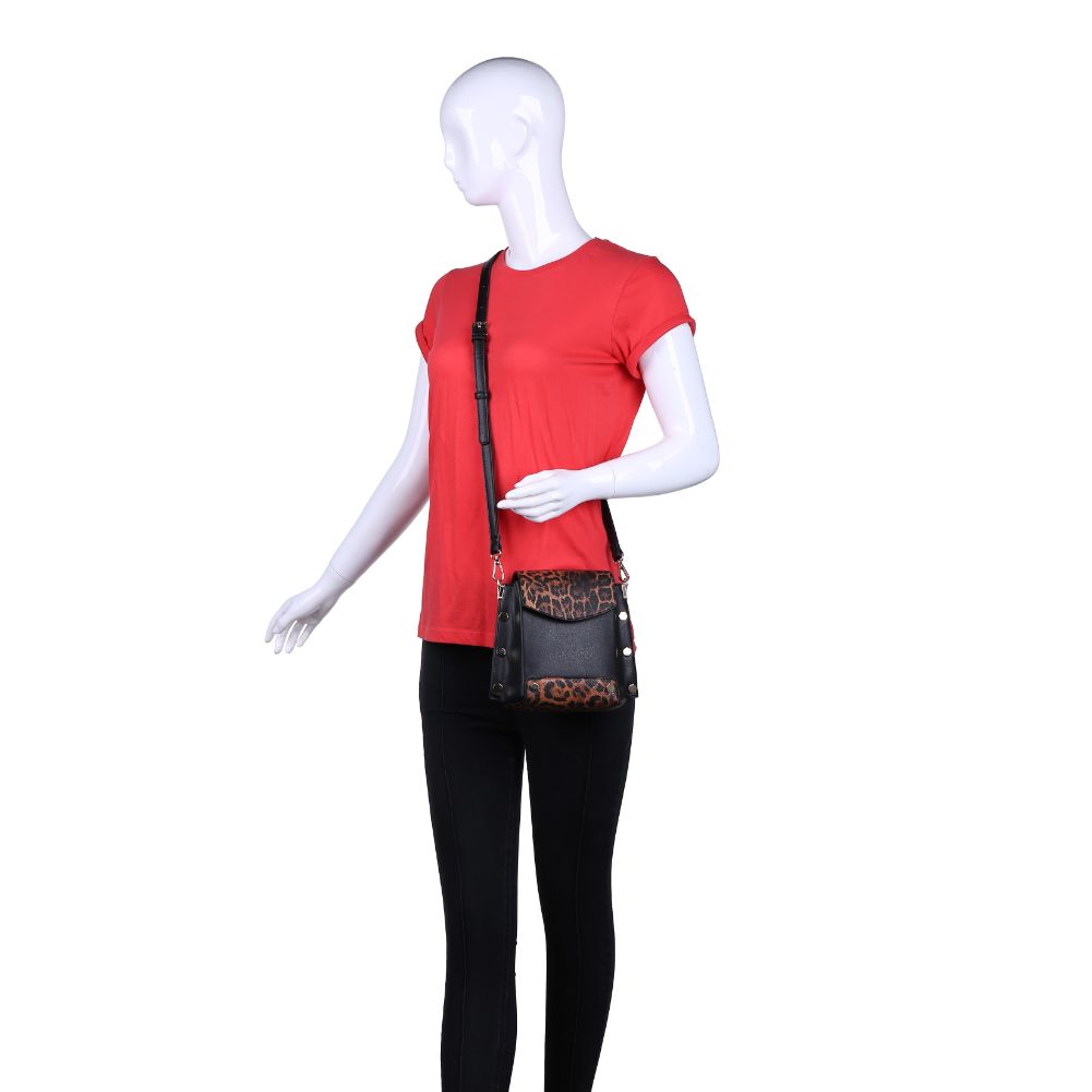 Product Image of Urban Expressions Taylor Crossbody 840611165558 View 5 | Leopard