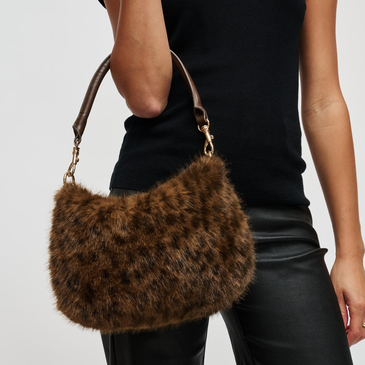 Woman wearing Leopard Urban Expressions Jordan - Fur Crossbody 840504211867 View 1 | Leopard