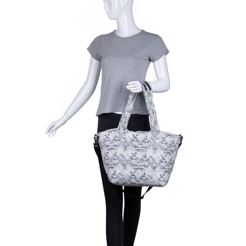 Product Image of Urban Expressions Shanice Tote 840611175717 View 5 | White Black