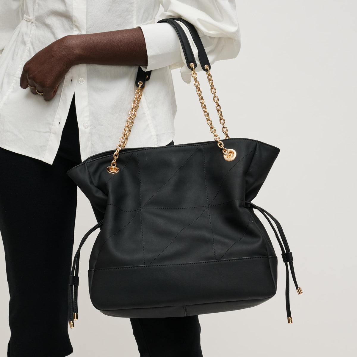 Woman wearing Black Urban Expressions Kinsley Tote 840504206375 View 4 | Black