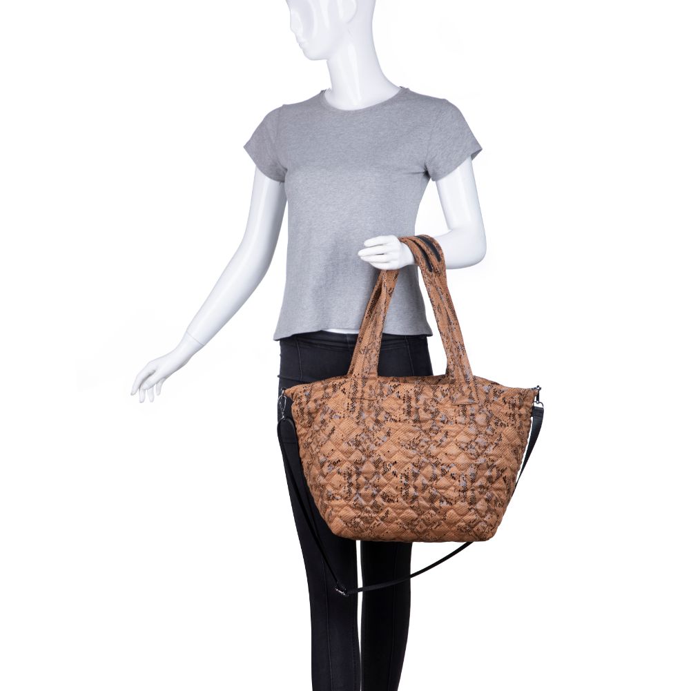 Product Image of Urban Expressions Shanice Tote 840611175724 View 5 | Tan