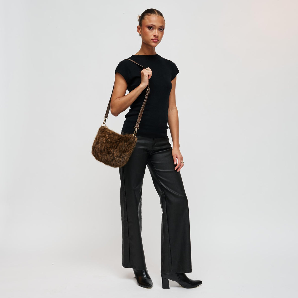 Woman wearing Leopard Urban Expressions Jordan - Fur Crossbody 840504211867 View 4 | Leopard