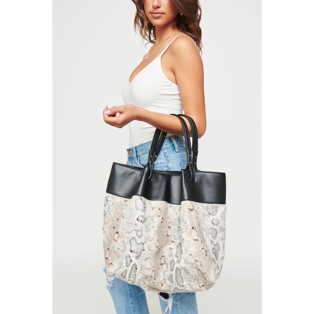 Woman wearing Multi Black Urban Expressions Kiara Tote 840611172341 View 2 | Multi Black