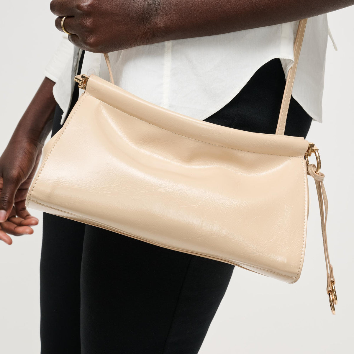 Woman wearing Natural Urban Expressions Elowyn Crossbody 840504208041 View 1 | Natural